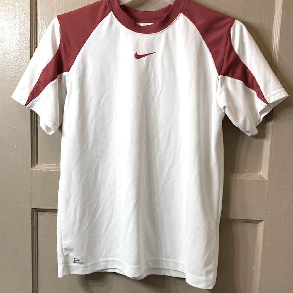 ⚜️"NIKE" PERFORMANCE RED & WHITE TOP.⚜️